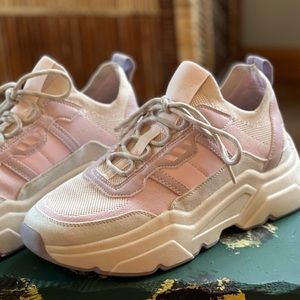 Chunky pink/lilac trainers 💜💞